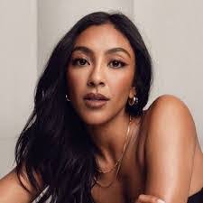 Marisa Rowland's Instagram, Twitter & Facebook