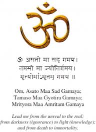 Asatoma Sadgamaya Peace Prayer In Sanskrit With Meaning In 2020 Mantras Sanskrit Quotes Yoga Quotes