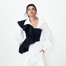 Neşeli ve gülmeyi seven bir insandır. Ayca Aysin Turan Instyle Magazine Pictorial Turkey July 2018 Famousfix Com Post