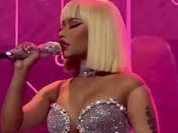 Nicki Minaj diện váy 8.000 USD của nhà thiết kế Việt
