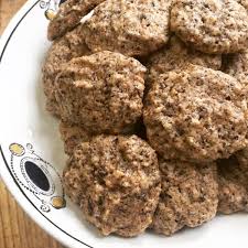 Des Bredele Ces Rochers Aux Noix Au Chocolat Et A La Cannelle Recette Bredele Recette Biscuit Recette Petit Gateau