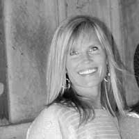 Holly Holle's Instagram, Twitter & Facebook