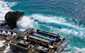 Semua tentang pemandangan ini adalah gambaran betapa indahnya alam yang ada di seluruh dunia. 8 Restoran Di Bali Dengan Pemandangan Alam Yang Indah