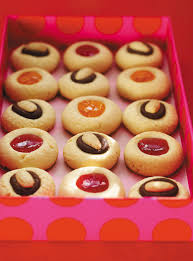 Recette De Biscuits Clin D Oeil Au Chocolat Et Aux Amandes De Ricardo Recette De Dessert Avec Amandes Thumbprint Cookies Recipe Ricardo Recipe Cookie Recipes