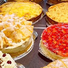 Feine erdbeerschnitten vom blech rezept | lecker. Gladina Der Bodensee Gefallt Bei Jedem Wetter Gladina Feine Kuchen Und Torten Ahoi Exklusiv Nur Auf Der Ms Schwaben Bsb Schon Probiert Kuchen Kaffee