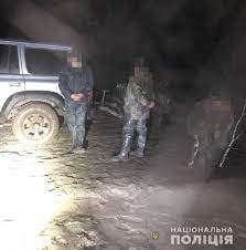 Передрук та інше використання матеріалів, що розміщені на сайті дозволяється за умови посилання на espreso.tv. Policejski Zatrimali Vnochi Chotiroh Cholovikiv Yaki Vidobuvali Burshtin Kriminal Novini Rivnogo Ta Oblasti Rivne Vechirnye