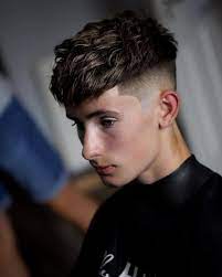 Coiffure homme dessin coiffure homme cheveux bouclés coiffure homme tendance modele coiffure homme cap coiffure coiffure ado santé des cheveux coiffure enfant cheveux courts. Epingle Sur Hair Style