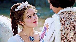 Der schimmel nikolaus, der hund kasperle und eine schmuckschatulle, die von der eule rosalie bewacht wird. Alles Ist Gut Solange Du Wild Bist Ambarsimon Drei Haselnusse Fur Aschenbrodel