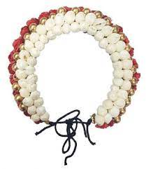 This is one easy to decode style. Majik South Indian Flowers Bridal Hair Gajra Hair Band Price In India Buy Majik South Indian Flowers Bridal Hair Gajra Hair Band Online At Flipkart Com