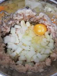 Hari ni saya akan masak burger ayam ala zinger burger versi saya sendiri dan bahan2 ada seperti di bawah. 7 Langkah Buat Burger Ayam Sedap Macam Yang Kat Kedai Tapi Ini Versi Mini Untuk Kanak Kanak Pa Ma