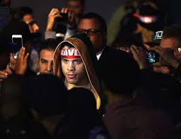 His birthday, what he did before fame, his family life, fun trivia facts, popularity rankings, and more. Julio Cesar Chavez Jr Allegedly Lost A 3 Million Check To Some Chicks He Partied With And His Wife Somehow Took His Side Barstool Sports