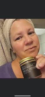 Exfoliation benefits for aging skin with pomifera clarify serum