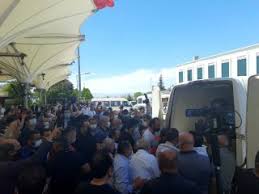 Sağlık sorunları nedeniyle gündeme gelen ankaralı turgut kimdir? Unlu Sanatci Oguz Yilmaz Topraga Verildi Dailymotion Video
