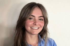 Elizabeth Kimber's Instagram, Twitter & Facebook