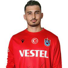1996 yılında dünyaya gelen genç kaleci uğurcan çakır futbol hayatına yamanspor alt yapısı ile adım atmış ardından 2011 yılında 1461 trabzon alt yapısına dahil olmuştur. Ugurcan Cakir Trabzonspor Kulubu Resmi Web Sitesi