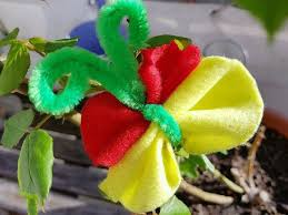 Ob mit papier, stoff, filz oder holz. Papierblumen Diy Fruhlingsdeko Basteln Mit Kindern Gastbeitrag Simplylovelychaos