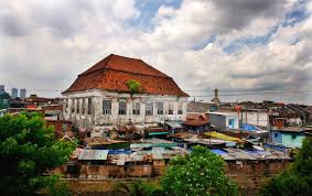 Maybe you would like to learn more about one of these? Semalam Di Gedung Setan Surabaya Ada Noni Belanda Di Tangga