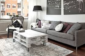 Holzpaletten paletten sofa selber machen paletten outdoor lounge. Inspiration Holzpaletten Werden Zum Couchtisch Bild 5 Schoner Wohnen