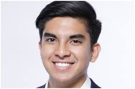 Beliau juga ialah ahli parlimen muar dan ketua armada bagi parti pribumi bersatu malaysia sehingga pemecatan beliau pada tahun 2020. Syed Saddiq Syed Abdul Rahman Selliyal à®š à®² à®² à®¯à®²