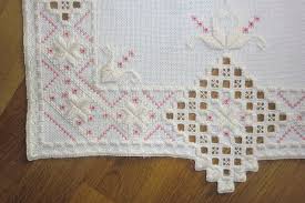 Bekijk onze site eens rustig. Februar 2012 Mitteldecke Anne Floba Nadel Faden Fachgeschaft Fur Hardangerstickerei