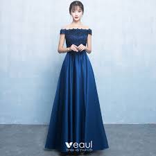 Vous allez arborer une magnifique robe longue que vous n'auriez jamais osé porter sans cette occasion spéciale. Elegant Bleu Marine Satin Robe Demoiselle D Honneur 2019 Princesse De L Epaule Manches Courtes Noeud