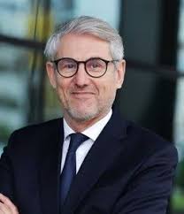 We are determined to accelerate our far-reaching transformation and to  consolidate our global leadership position, through the development of a  unique integrated offer, gathering exterior body…