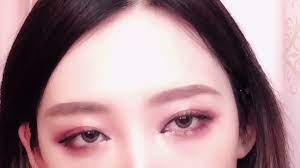 め氏 on twitter 目の化粧が上手くいきすぎてわしゃ夢でも見たんか アプリに補正されている時点で夢か たんかん 目 メイク