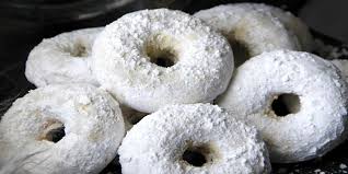 12 adet yumurta, 1 su bardağı pudra şekeri ile çırpılarak karıştırılır. Son Kullanma Tarihi Yakin Pudra Sekerlerinizi Degerlendirmeniz Icin 13 Pudra Sekerli Tarif Onedio Com