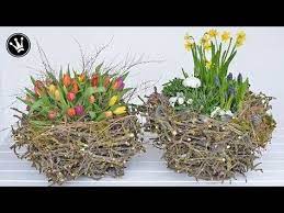 Ob sie nun frische blumen verwenden oder lieber mit kunstblumen und naturmaterialien dekorieren, können sie hierbei ganz nach ihrem persönlichen. Diy Fruhlingsdeko Selber Machen Vogelnest Aus Naturmaterial Bezaubernde Fruhlings Und Osterdeko Fruhlingsblumen Fruhlings Dekoration Fruhlingsdekoration