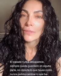 Debora Rios's Instagram, Twitter & Facebook