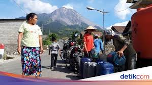 Ada pergerakan magma ke puncak). Warga Desa Terdekat Puncak Merapi Gemuruh Terdengar Hampir Tiap Hari