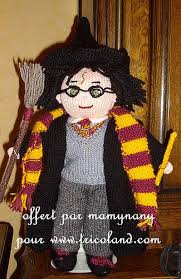 This is a collection of different knitting patterns for mitts and mittens that were inspired by harry potter and his world. Harry Potter Knitting Patterns Free