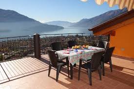 Geraumige Und Sehr Helle Ferienwohnungen In Der Ferienanlage Residence Le Azalee Mit Pool Grossem Balkon Aussicht Und Mit H Ferienwohnung Ferienanlage Ferien