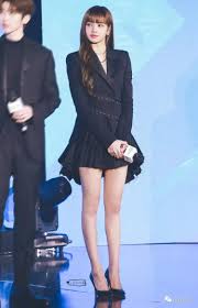 李庚希换脸后魅惑无限，95后小花们体会前所未有的危机。