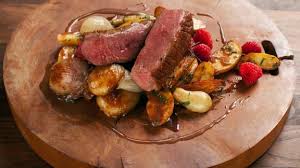 Canard Roti Avec Sauce Aux Framboises Food Sausage Meat
