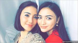 Belum lama ini, pesinetron cantik dinda kirana membuat geger netizen di instagram. Citra Kirana Bagai Kembaran Foto Bareng Kakak Super Cantik