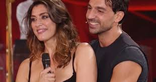 Elisa isoardi sta attraversando un momento magico. Elisa Isoardi Questo E Per Voi Con Raimondo Todaro Non E Finita Un Gesto Davvero Inaspettato Libero Quotidiano