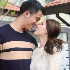Beliau ialah kakak kepada penyanyi didi astillah. Bella Astillah Proud Of Husband Aliff Aziz For Owning Up To Mistakes