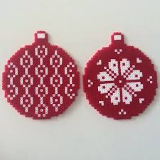 Voir plus d'idées sur le thème perles hama noël, perle a repasser noel, perles hama. A Noel Les Perles Hama Ne Perdent Pas La Boule Modeles Hama