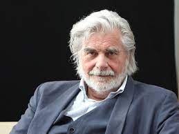 Most astrologers consider it as a kind of mediator between. Peter Simonischek Wir Mussen Das Innere Kind Mobilisieren Sn At