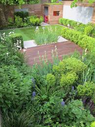 Pin By Meghan Kelly On Perennials Byliny Small Garden Design Garden Design Front Garden Design