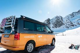 Camping in the winter can be a thrilling and serene experience. Wintercamping Mit Dem Wohnmobil Oder Campervan Roadsurfer Com