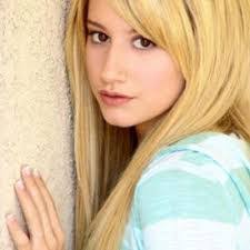 Lindsey Warfield's Instagram, Twitter & Facebook