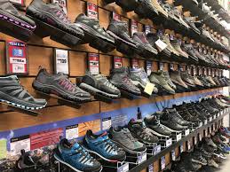 Lokasi view, alamat, ulasan dan waktu operasi. Kasut Hiking Karrimor Off 50