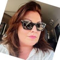 Esther Yates's Instagram, Twitter & Facebook