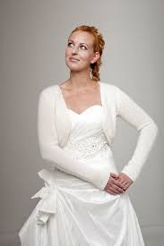 Gilet Bolero De Mariage Avec Ruban Tricote De La Par Weddingbolero Robe De Mariee Bolero De Mariee Bolero Mariage