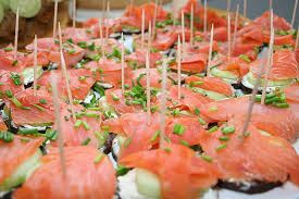 Lachshappchen Auf Party Pumpernickel Von Shitsu Chefkoch Rezept Lachs Happchen Fingerfood Happchen