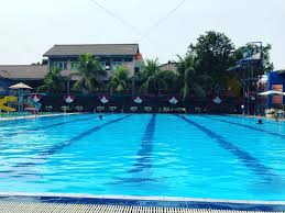 Selain kolam renang, di tempat ini juga ada sebuah gedung serbaguna yang bisa digunakan untuk menggelar berbagai acara dan sebuah club house. 11 Kolam Renang Di Bekasi Yang Bagus Dan Murah Untuk Liburan Bersama Keluarga