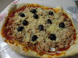 Pizza Au Thon Pate Maison Fourchettes Et Pinceaux Pizza Thon Alimentation Cuisine Et Boissons