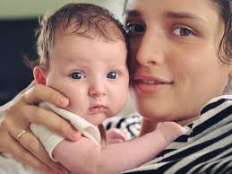 Breastfed babies should eat as much as they want at this age, but a general rule of thumb is roughly 24 to 32 ounces of breast milk or formula in 24 hours. 6 Week Old Babycentre Uk